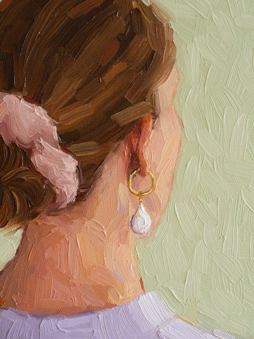 Original oil painting "Purple Sweater". With its pastel colours, thick brushstrokes and simple elegance, this piece has a peaceful presence that feels both timeless and familiar. Perfect for anyone who loves painterly details and a touch of everyday beauty.